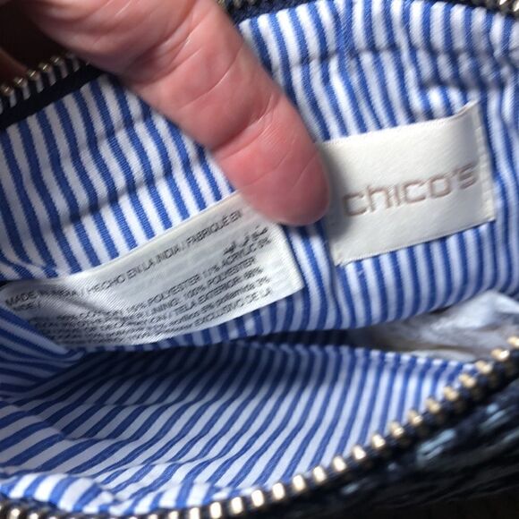 NWOT 7x4.5” Woven Denim Beach Clutch by Chico’s Blue Stripe lining Denim pull. - Picture 5 of 9